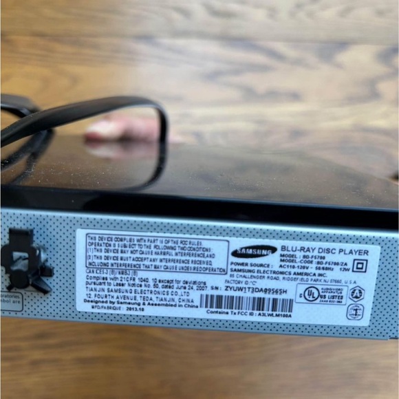 Samsung Blu-ray DVD Disc Player with Built-in Wi-Fi Internet Connection, 1080p - Picture 3 of 4